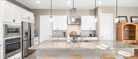 Stovetop, dishwasher, toaster, cookware/dishes/utensils