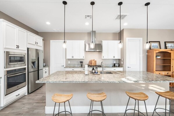 Stovetop, dishwasher, toaster, cookware/dishes/utensils