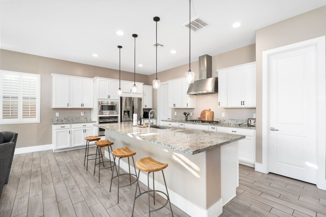 Stovetop, dishwasher, toaster, cookware/dishes/utensils