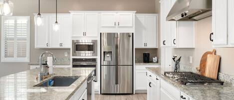 Plaque de cuisson, lave-vaisselle, grille-pain