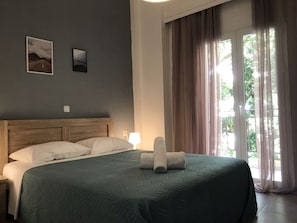 Standard Apartment | Iron/ironing board, free WiFi, bed sheets - Midway Point Apts  (Heraklion)