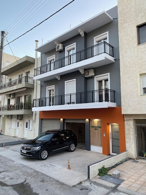 Front of property - Midway Point Apts  (Heraklion)