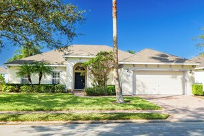 Exterior - Stunning family villa; Private sun-filled pool & spa and fantastic games room (Davenport)