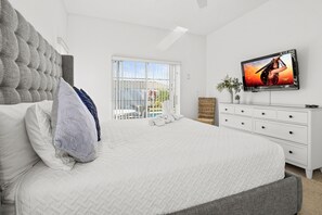 4 bedrooms, in-room safe, iron/ironing board, travel cot - Stunning family villa; Private sun-filled pool & spa and fantastic games room (Davenport)