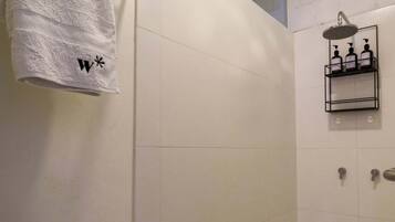 Douche, serviettes fournies