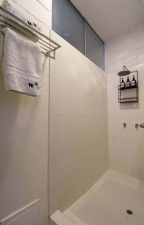 Shower, towels - Astonishing 2BR with Spectacular Ocean View (Máncora)