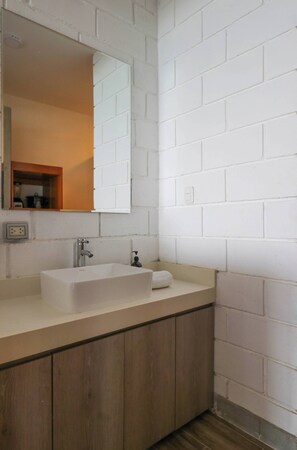 Douche, serviettes fournies