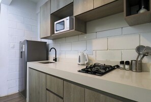 Fridge, microwave, stovetop, coffee/tea maker