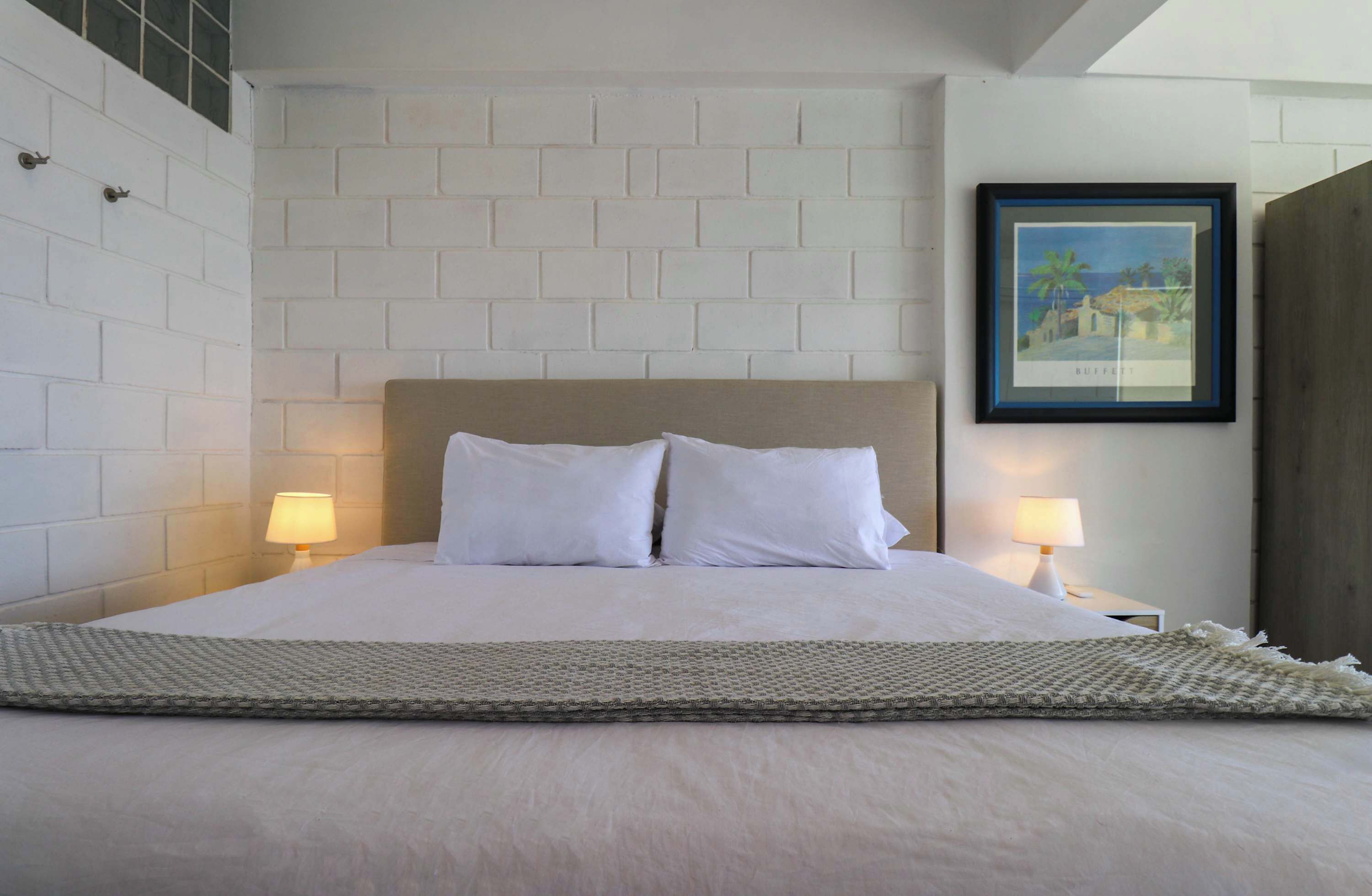 1 bedroom, bed sheets