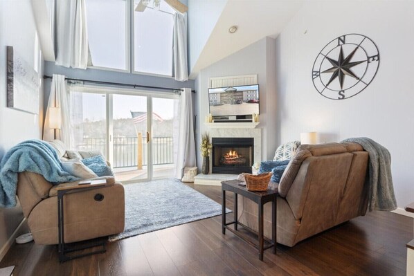 Smart TV, DVD player, books