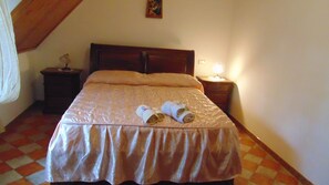 2 makuuhuonetta, silitysrauta/-lauta, Wi-Fi, vuodevaatteet