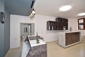 Reception - Hotel Downtown (Yerevan)