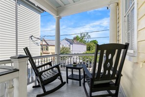Property grounds - Charleston Condo: Steps to King St Sleeps 8! (Charleston)