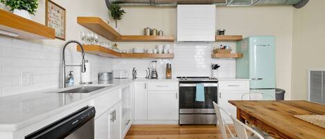 Coffee/tea maker, fridge, microwave, oven