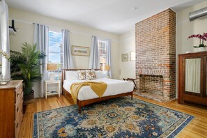 4 bedrooms, iron/ironing board, WiFi, bed sheets - Edisto & Cooper House | Sleeps 14 | Full House (Charleston)