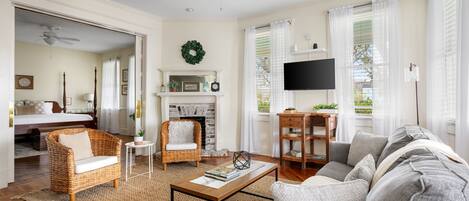 1 dormitorio, tabla de planchar con plancha, wifi y ropa de cama