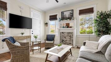 Televisie en een open haard