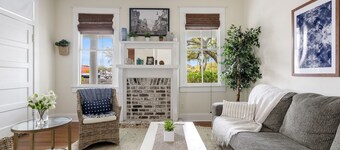 Downtown Historic Condo Steps to King St