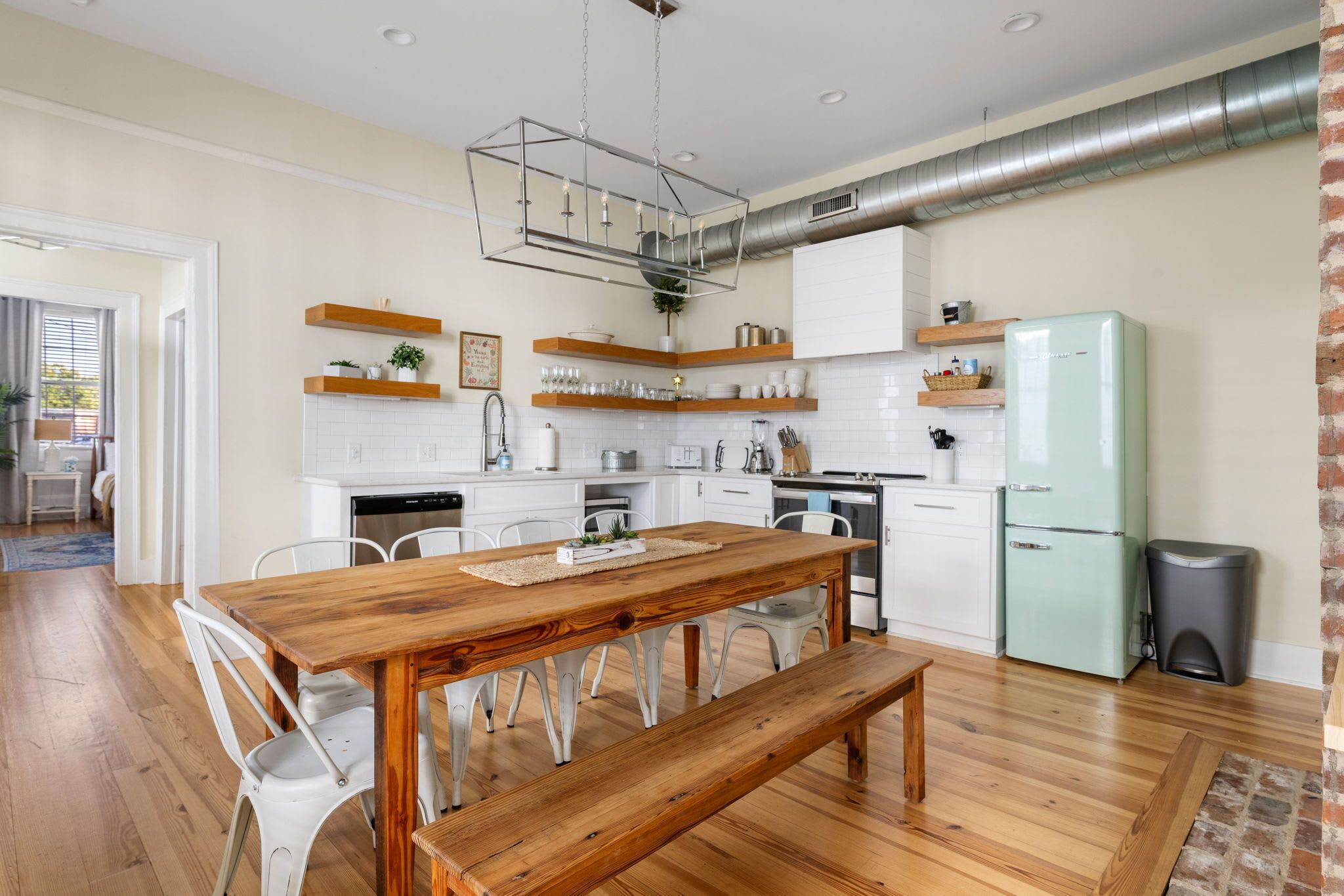 冰箱、微波炉、烤箱、炉灶