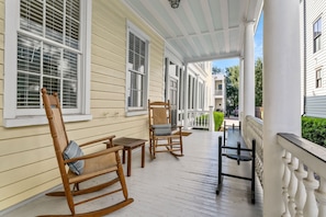 Terrace/patio - Historic Downtown Home Steps to King Street (Charleston)