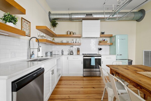 Fridge, microwave, oven, stovetop - Historic Downtown Home Steps to King Street (Charleston)