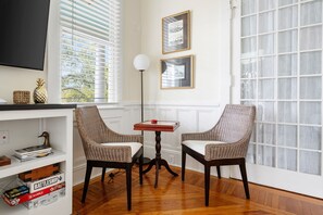 Interior - Downtown Historic Home Steps to King St (Charleston)