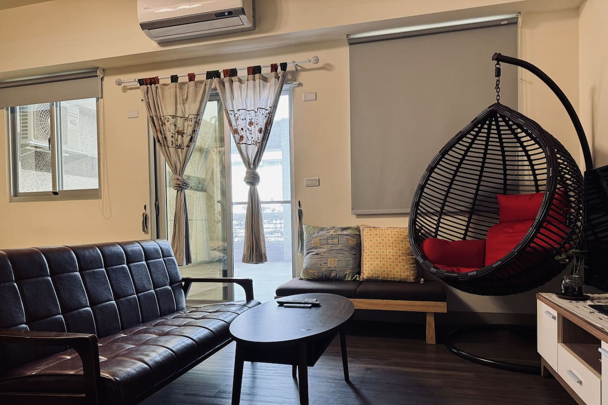 Senior Quadruple Room | Down comforters, free minibar, laptop workspace, soundproofing