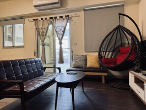 Senior Quadruple Room | Down comforters, free minibar, laptop workspace, soundproofing - Heidi's Suitcase (Hualien City)