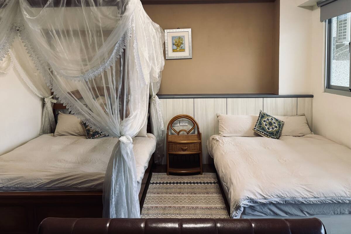 Senior Quadruple Room | Down comforters, minibar (free items), laptop workspace, soundproofing