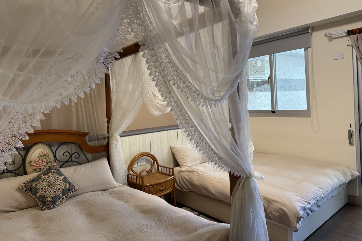 Senior Quadruple Room | Down comforters, free minibar, laptop workspace, soundproofing