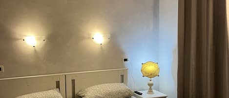 Fer et planche à repasser, Wi-Fi gratuit, draps fournis