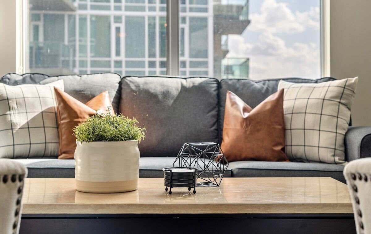 Near Stampede/ Bmo Centre W Prkg & Gym (+18) - Calgary