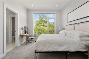 4 bedrooms, desk, iron/ironing board, travel crib