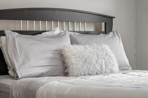 4 bedrooms, iron/ironing board, free WiFi, bed sheets