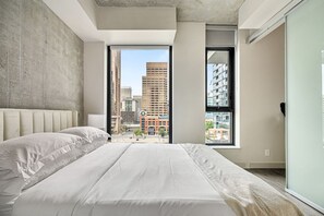 2 habitaciones, tabla de planchar con plancha y wifi gratis 