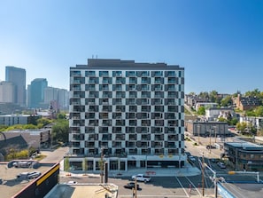 Exterior - Howdy! 1BR Western Theme w Rooftop Patio & AC (Calgary)
