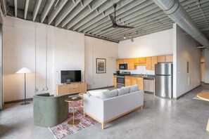 Télévision, baby-foot