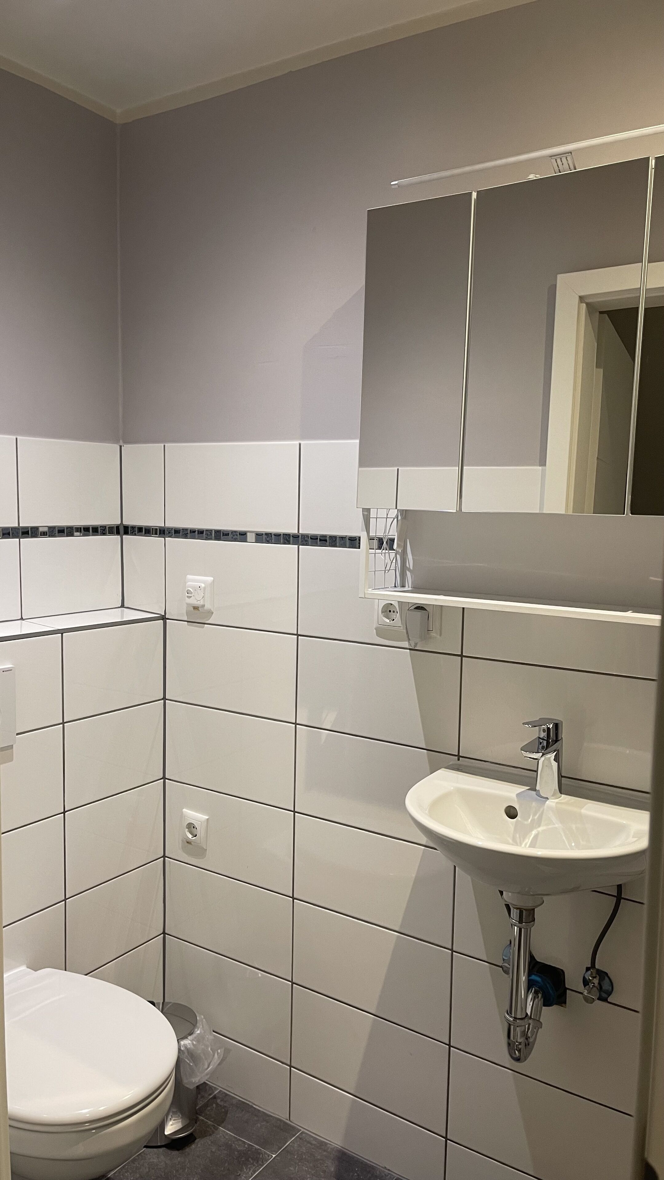 シャワー、ヘアドライヤー、タオル、石鹸