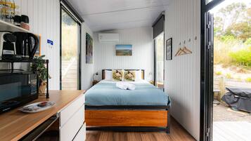 1 bedroom, bed sheets