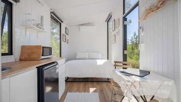 1 bedroom, bed sheets