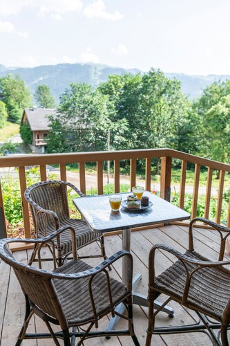 Vieille Remise Rénovée en Duplex Écologique sur un Coteau Ensoleillé de Montagne