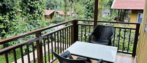 1 bedroom, hypo-allergenic bedding, desk, free WiFi