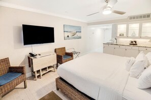 1 bedroom, WiFi, bed sheets - Panoramic Views Oceanfront Tower King Room 7th Flr (Pawleys Island)