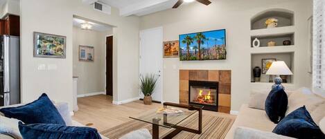 Fernseher, Kamin, Arbeitsbereiche