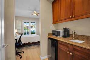 1 bedroom, desk, iron/ironing board, WiFi - Poolside Paradise B | Studio Legacy Villa (La Quinta)