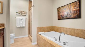 Douche, sèche-cheveux, serviettes fournies