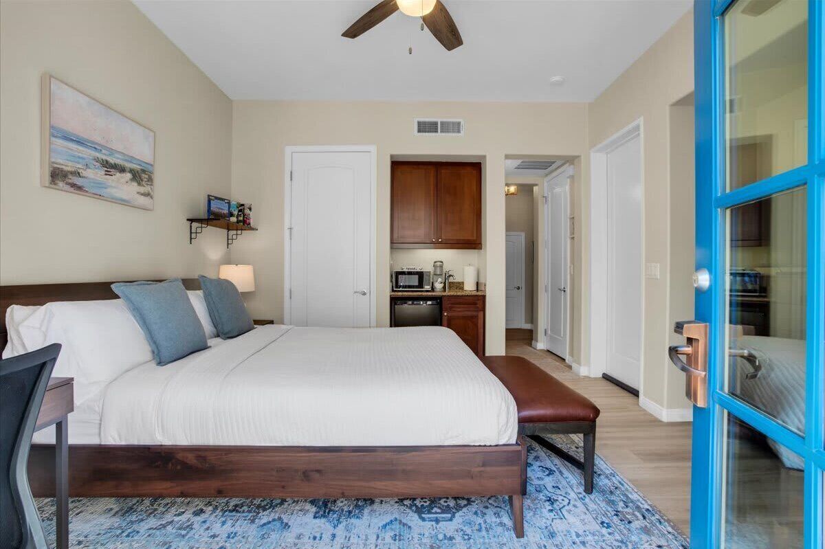 1 bedroom, desk, iron/ironing board, WiFi