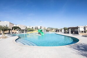 Pool - A spacious 3-bedroom escape offering stunning views and a comfortable setting for a relaxing getaway. (Cabo San Lucas)