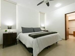3 slaapkamers, een strijkplank/strijkijzer, gratis wifi, beddengoed