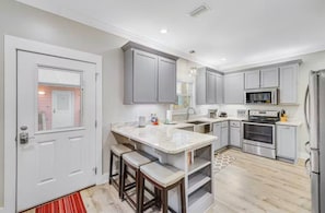Refrigerador, microondas, horno, placa de cocina